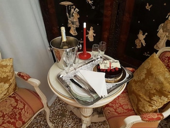 friendly venice suites