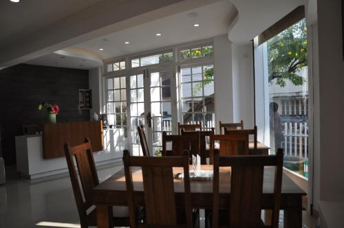 daffodils spice court