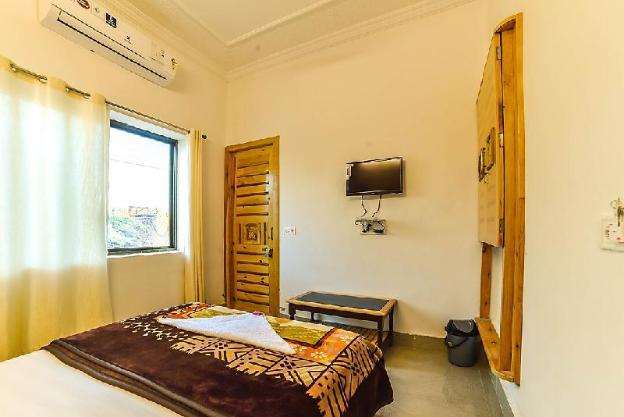 hotel thakur ji palace