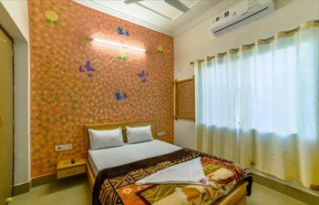 hotel thakur ji palace