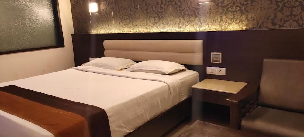 hotel deepam