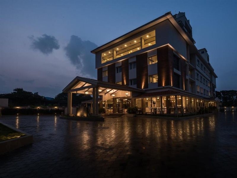 hotel aadrika