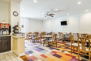 Econo Lodge Darien,Darien>>Brunswick,2 star