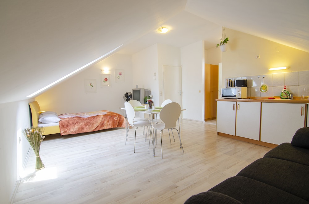 family guesthouse greenslo