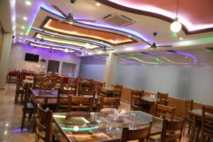hotel dhanraj palace