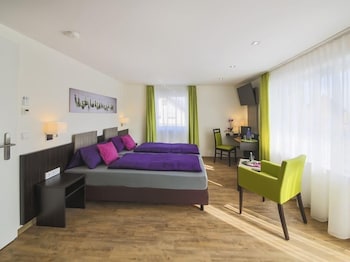 hotel gastehaus stock