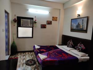 Max,Belanganj>>Agra,3 star