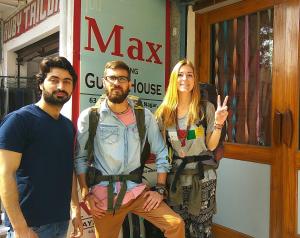 Max,Belanganj>>Agra,3 star