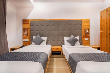 hotel lokis forest inn