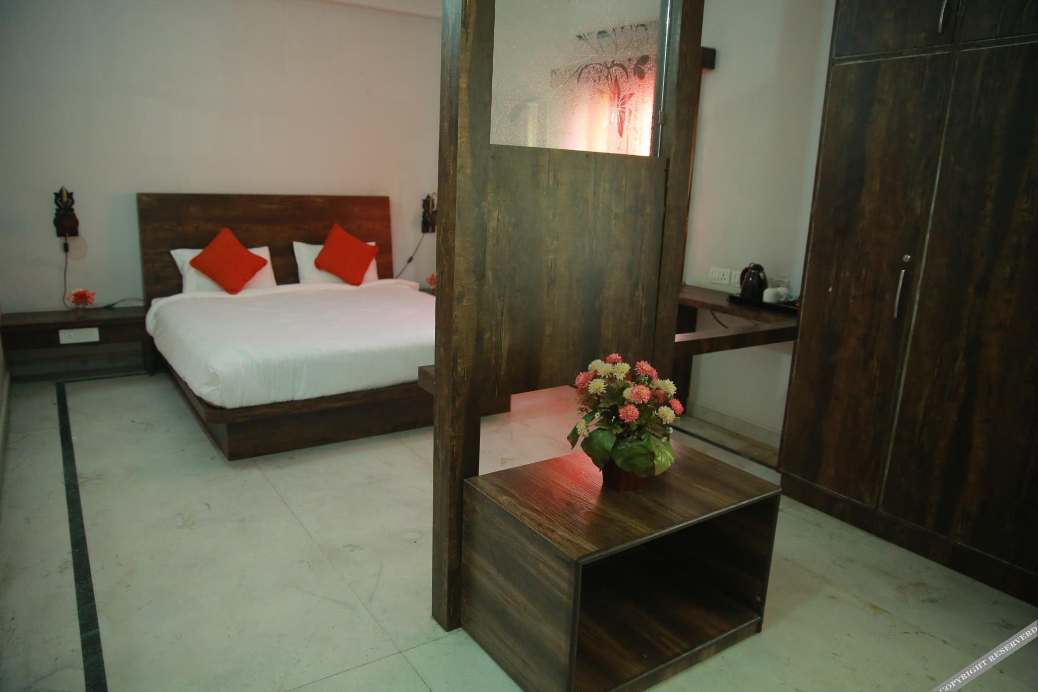 hotel lokis forest inn