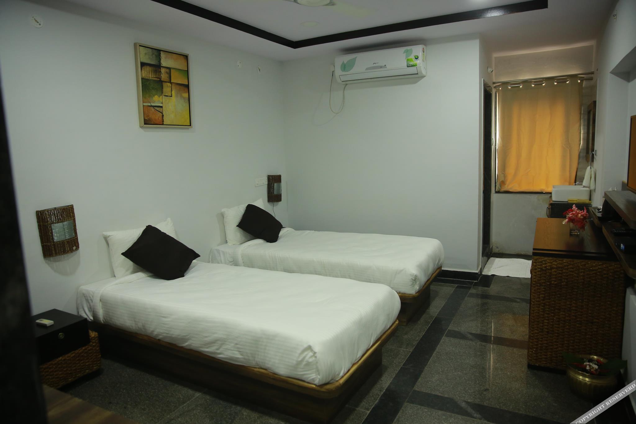 hotel lokis forest inn