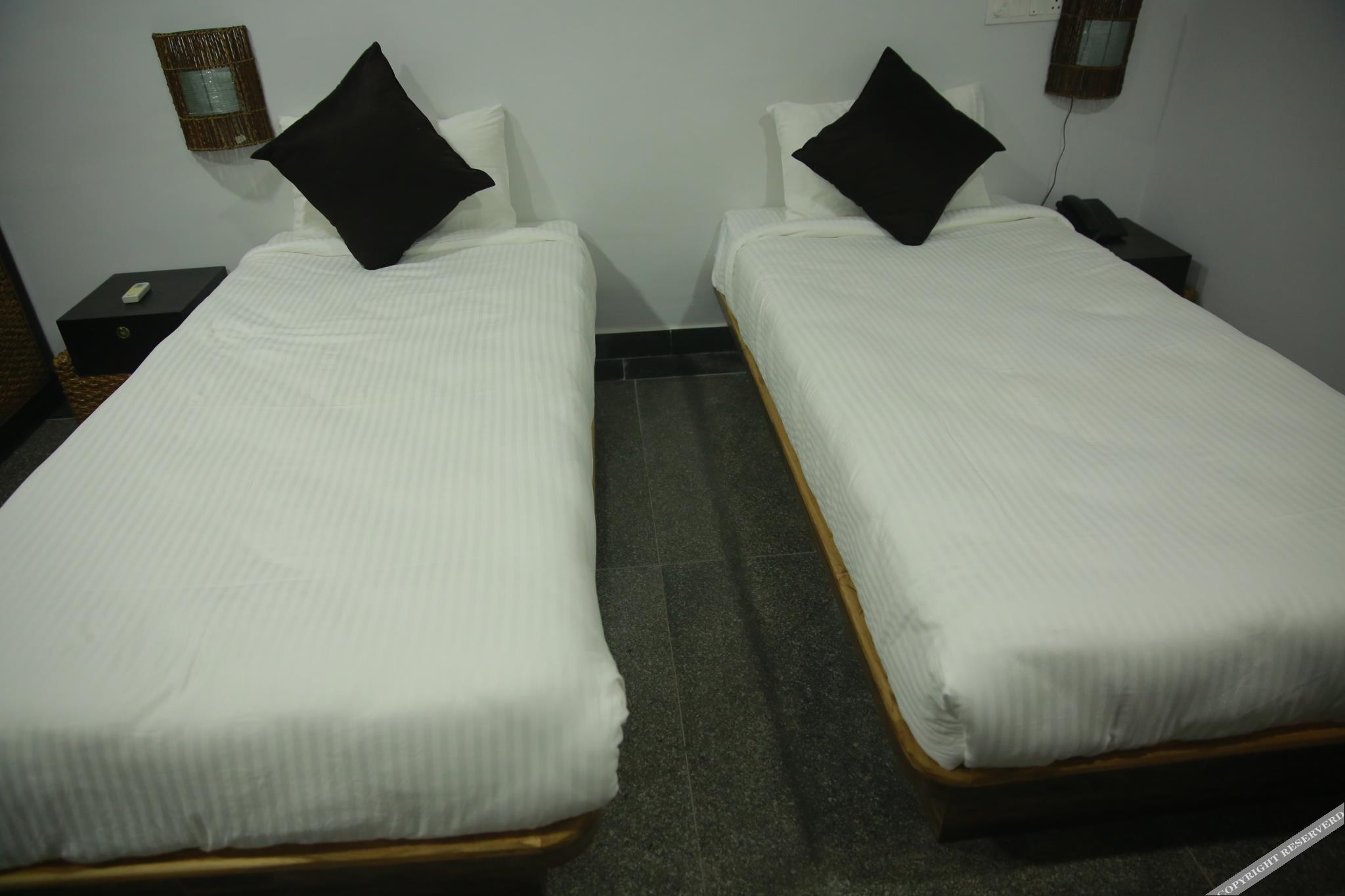hotel lokis forest inn