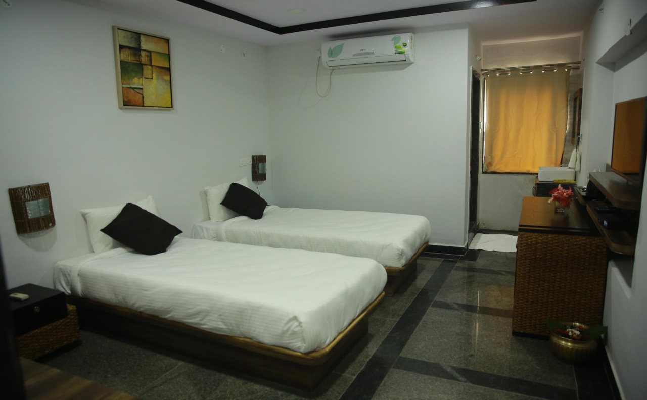 hotel lokis forest inn