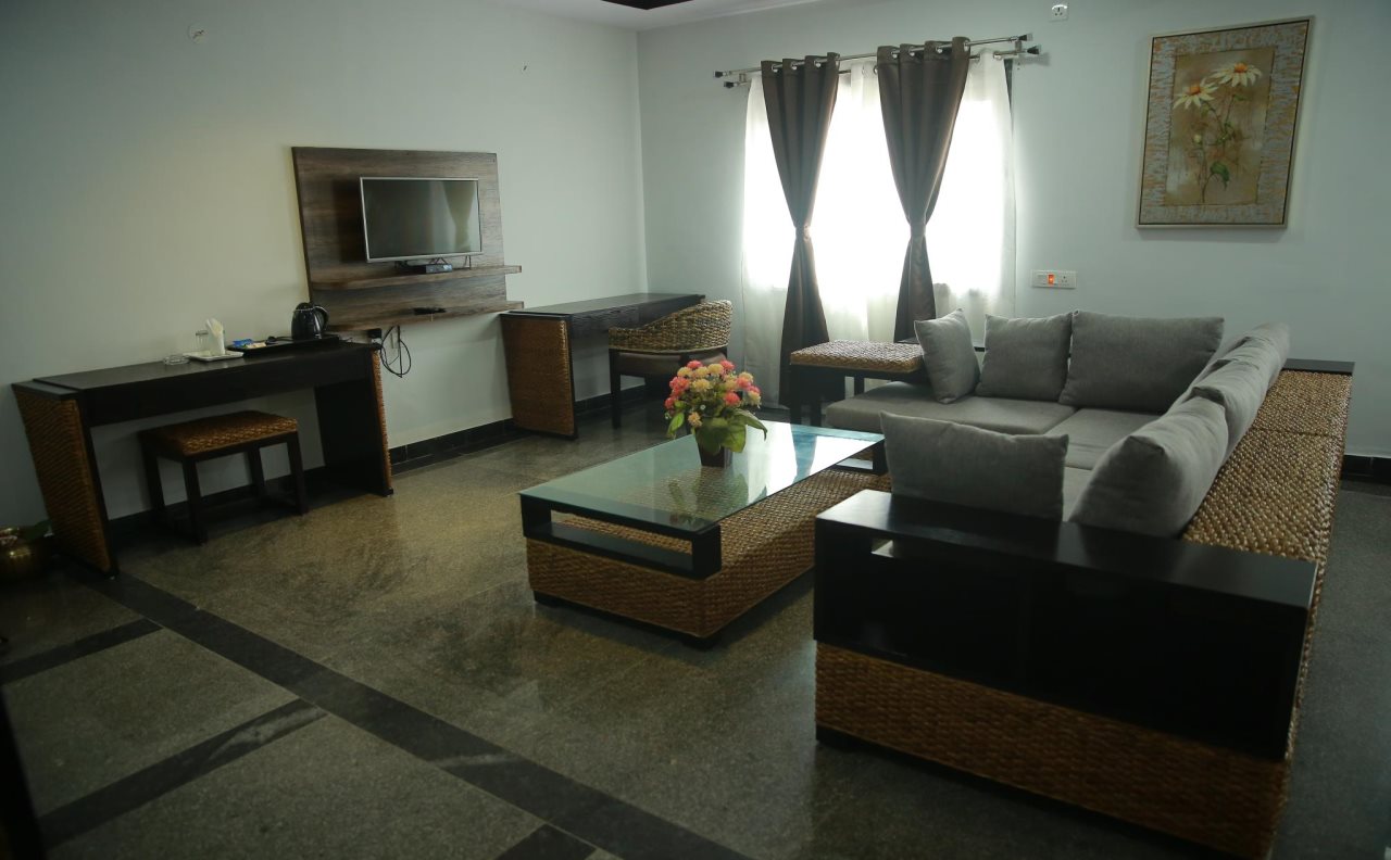 hotel lokis forest inn