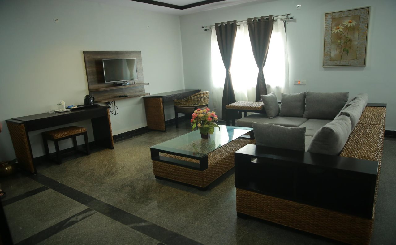 hotel lokis forest inn