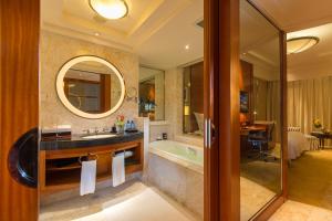Dragon Hotel,120 Shuguang Road,5 star