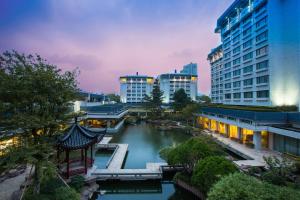 Dragon Hotel,120 Shuguang Road,5 star