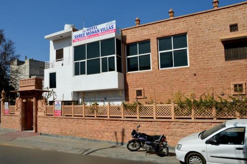 Shree Mohan Villas,Umaid Chowk,3 star