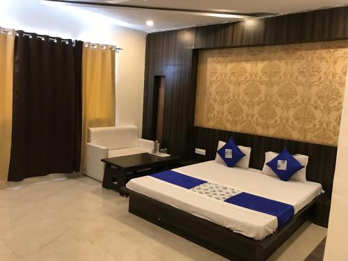 Hotel City Palace (Near Mahakal),18/1 Street No.6, Kot Mohalla Mahakal Road, Near Mahakaleshwar Temple, Near Mahakaleshwar Temple,3 star
