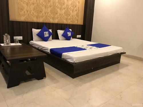 Hotel City Palace (Near Mahakal),18/1 Street No.6, Kot Mohalla Mahakal Road, Near Mahakaleshwar Temple, Near Mahakaleshwar Temple,3 star