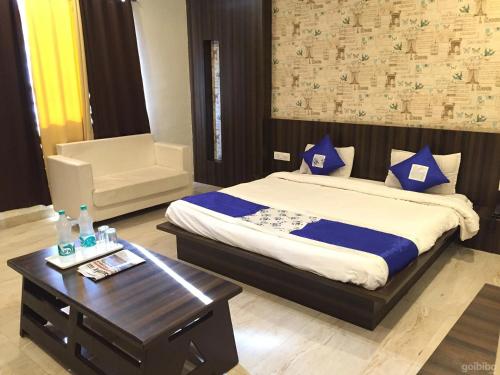 Hotel City Palace (Near Mahakal),18/1 Street No.6, Kot Mohalla Mahakal Road, Near Mahakaleshwar Temple, Near Mahakaleshwar Temple,3 star