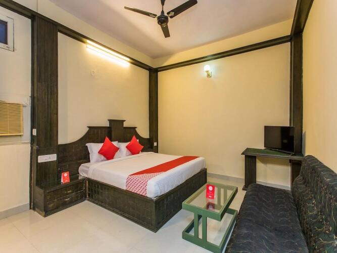 hotel city palace near mahakal