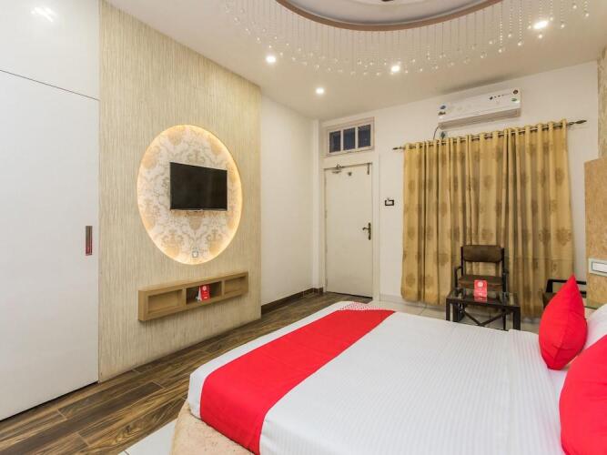 hotel city palace near mahakal
