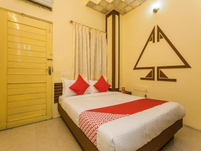 hotel city palace near mahakal