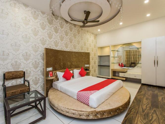 hotel city palace near mahakal