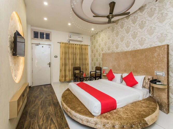 hotel city palace near mahakal