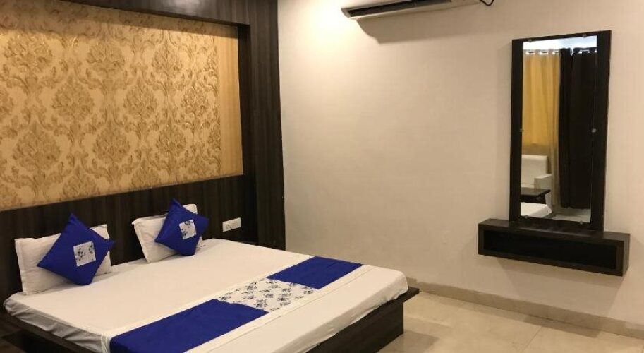 hotel city palace near mahakal