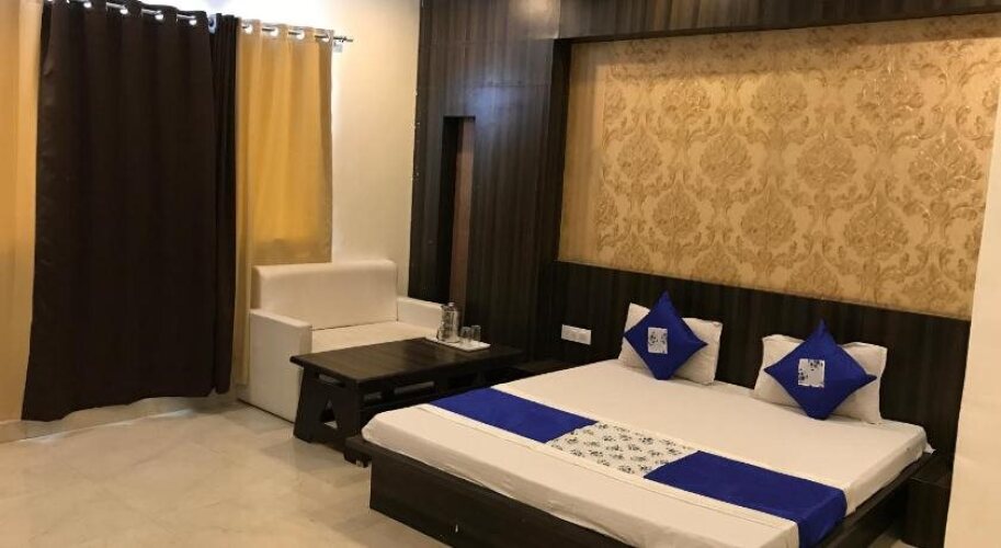 hotel city palace near mahakal