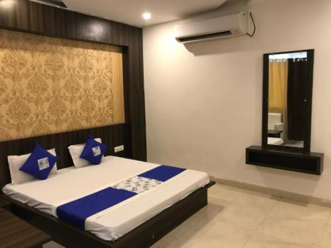 hotel city palace near mahakal