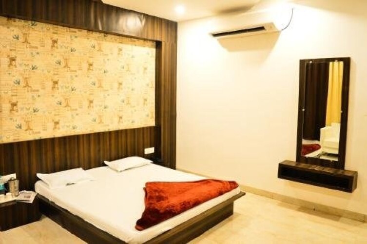 hotel city palace near mahakal