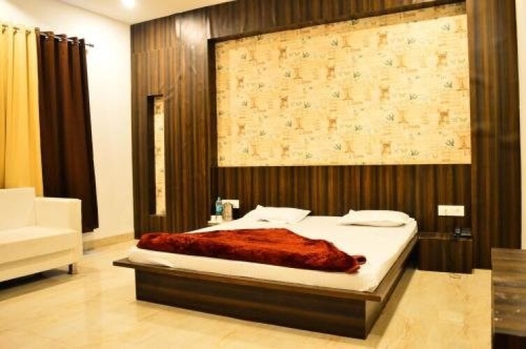 hotel city palace near mahakal