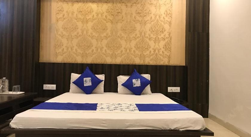 hotel city palace near mahakal