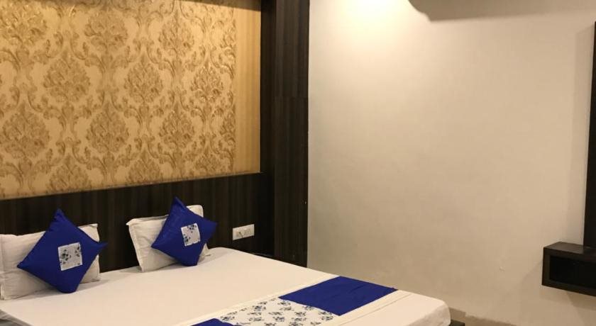 hotel city palace near mahakal