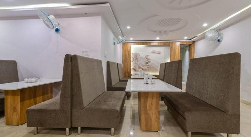 hotel city palace near mahakal