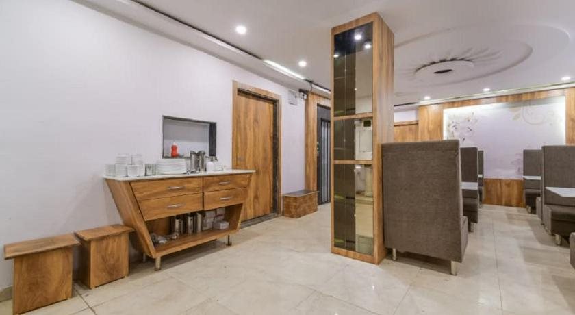 hotel city palace near mahakal