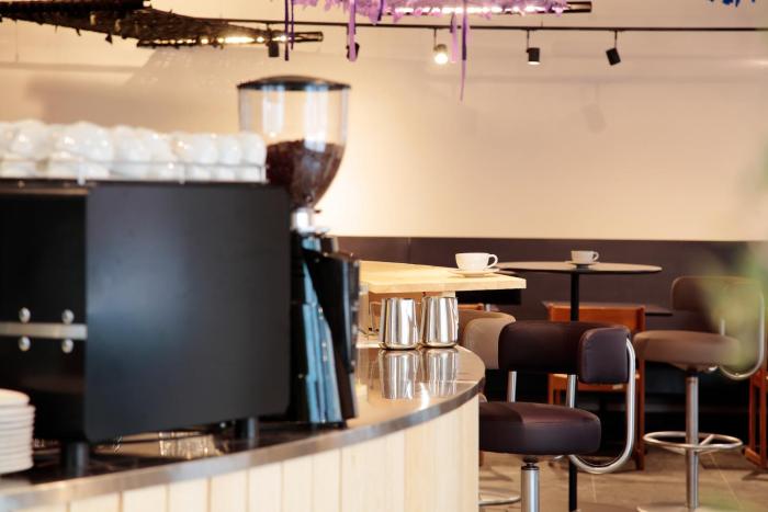 maverick urban lodge hostel