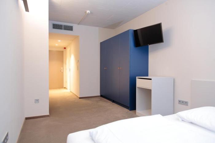 maverick urban lodge hostel