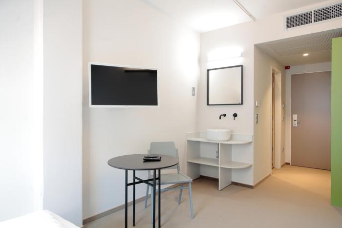 maverick urban lodge hostel