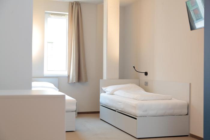 maverick urban lodge hostel