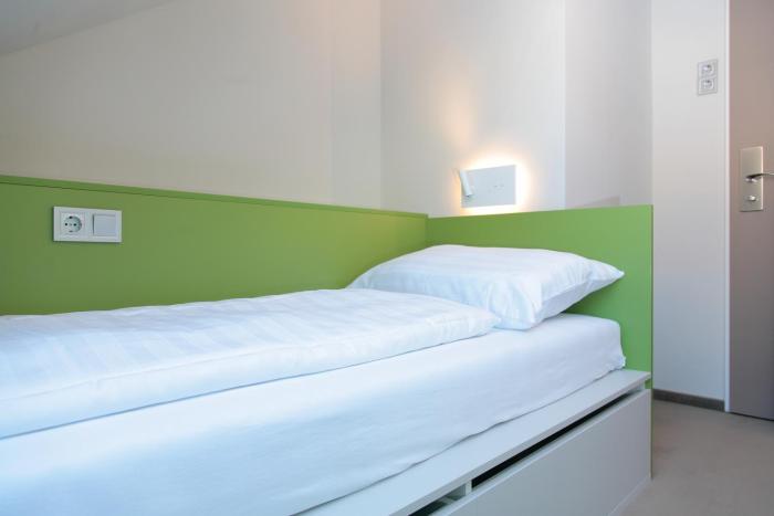 maverick urban lodge hostel