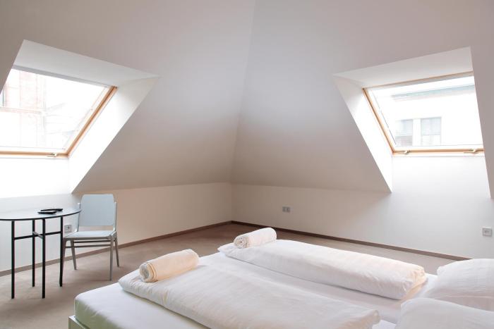 maverick urban lodge hostel