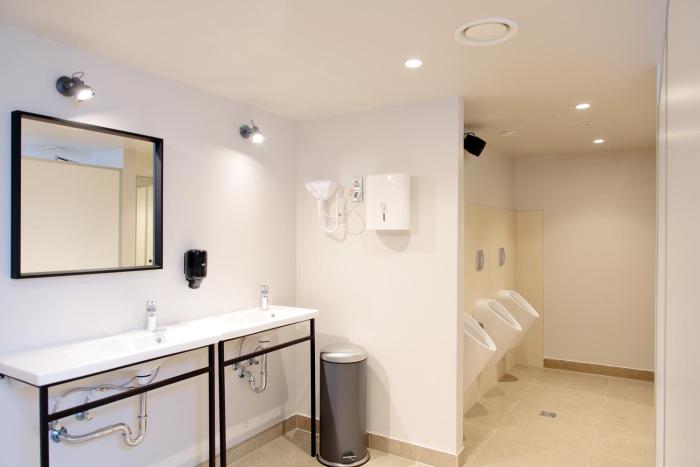 maverick urban lodge hostel