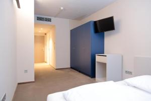 maverick urban lodge hostel