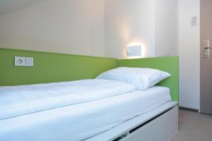 maverick urban lodge hostel