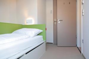 maverick urban lodge hostel