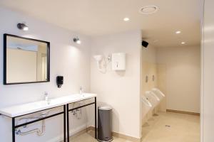 maverick urban lodge hostel